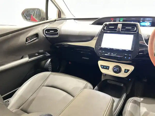 トヨタ プリウス S ツーリングセレクション 福岡県 2016(平28)年 4.9万km エモーショナルレッド 黒合皮　/純正ナビ／ＴＶ　/Ｂカメラ　/Ｂｌｕｅｔｏｏｔｈ　/クルーズコントロール　/シートヒーター　/オートライト　/純正１７インチＡＷ　/ＥＴＣ　/スマートキー