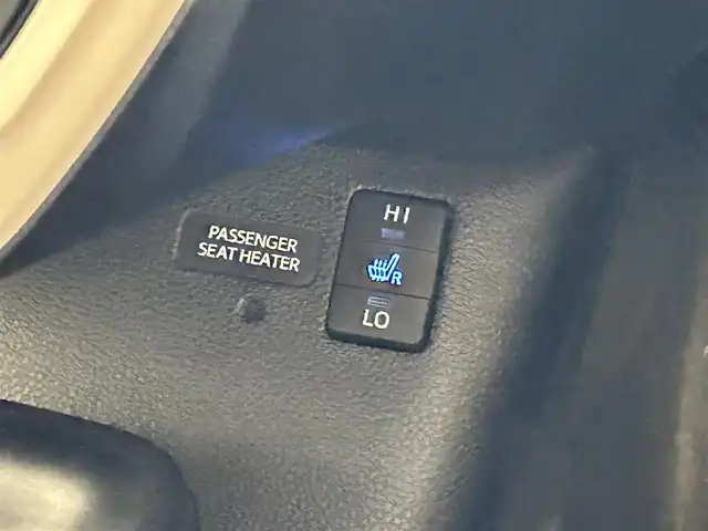 トヨタ プリウス S ツーリングセレクション 福岡県 2016(平28)年 4.9万km エモーショナルレッド 黒合皮　/純正ナビ／ＴＶ　/Ｂカメラ　/Ｂｌｕｅｔｏｏｔｈ　/クルーズコントロール　/シートヒーター　/オートライト　/純正１７インチＡＷ　/ＥＴＣ　/スマートキー