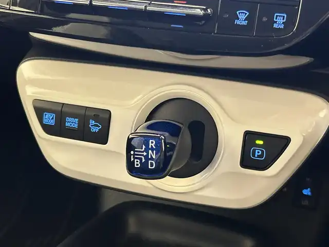 トヨタ プリウス S ツーリングセレクション 福岡県 2016(平28)年 4.9万km エモーショナルレッド 黒合皮　/純正ナビ／ＴＶ　/Ｂカメラ　/Ｂｌｕｅｔｏｏｔｈ　/クルーズコントロール　/シートヒーター　/オートライト　/純正１７インチＡＷ　/ＥＴＣ　/スマートキー