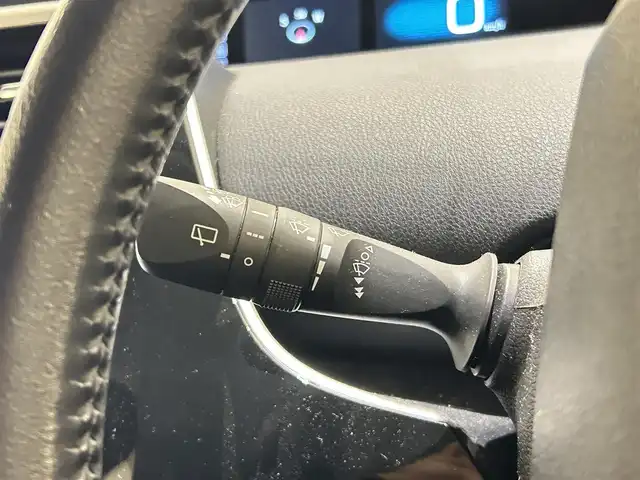 トヨタ プリウス S ツーリングセレクション 福岡県 2016(平28)年 4.9万km エモーショナルレッド 黒合皮　/純正ナビ／ＴＶ　/Ｂカメラ　/Ｂｌｕｅｔｏｏｔｈ　/クルーズコントロール　/シートヒーター　/オートライト　/純正１７インチＡＷ　/ＥＴＣ　/スマートキー