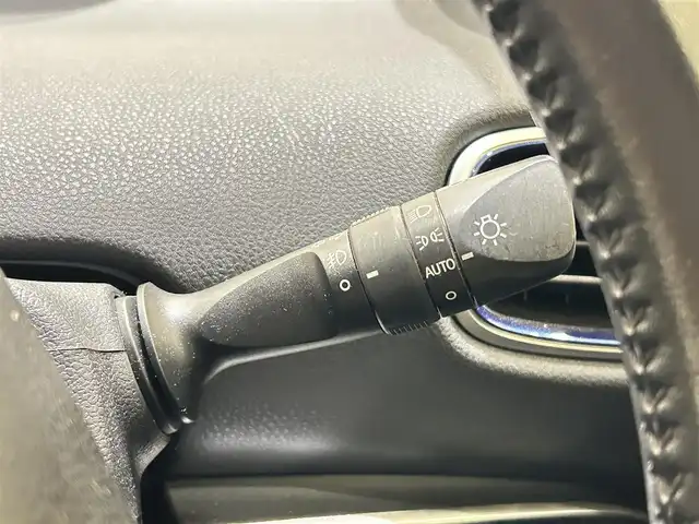 トヨタ プリウス S ツーリングセレクション 福岡県 2016(平28)年 4.9万km エモーショナルレッド 黒合皮　/純正ナビ／ＴＶ　/Ｂカメラ　/Ｂｌｕｅｔｏｏｔｈ　/クルーズコントロール　/シートヒーター　/オートライト　/純正１７インチＡＷ　/ＥＴＣ　/スマートキー