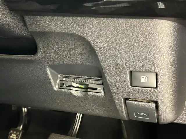 トヨタ プリウス S ツーリングセレクション 福岡県 2016(平28)年 4.9万km エモーショナルレッド 黒合皮　/純正ナビ／ＴＶ　/Ｂカメラ　/Ｂｌｕｅｔｏｏｔｈ　/クルーズコントロール　/シートヒーター　/オートライト　/純正１７インチＡＷ　/ＥＴＣ　/スマートキー