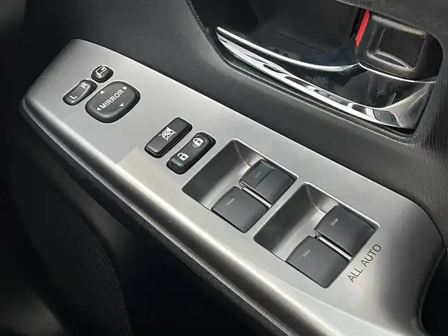 トヨタ プリウス α S チューンブラック 福岡県 2016(平28)年 7.8万km スーパーレッドⅤ 純正ナビ（ＮＳＺＡ－Ｘ６４Ｔ）/フルセグTV/CD/DVD/BT/SD/AM/FM/バックカメラ/ＬＥＤオートライト/フォグランプ/ステアリングリモコン/ビルトインＥＴＣ/スマートキー/プッシュスタート/電格ミラー/オートエアコン