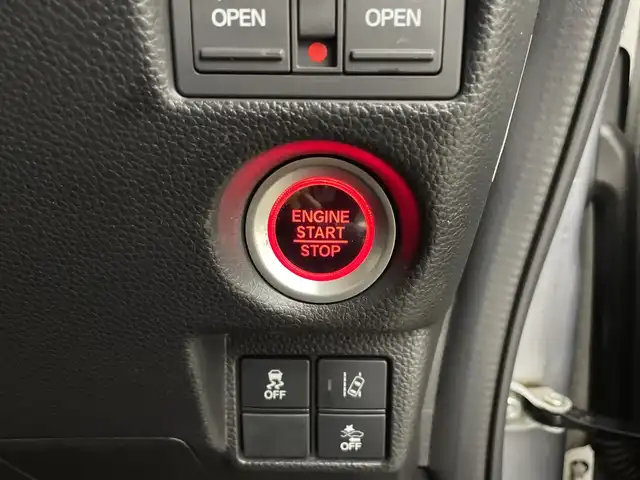 ホンダ Ｎ ＢＯＸ カスタム G L ホンダセンシング 鹿児島県 2018(平30)年 5.4万km ルナシルバーM 純正8インチナビ/（FM/AM/Bluetooth/CD/DVD/TV/USB）/ホンダセンシング/ETC/ACC/両側パワースライドドア/純正14インチAW/純正フロアマット/オートライト/ドライブレコーダー/スマートキー/バックカメラ/LEDヘッドライト