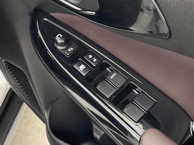スズキ フロンクス 秋田県 2024(令6)年 0.1千km パールⅡ 4WD/純正メモリナビ　/Bluetooth/AM/FM/AppleCarPlay/AndroidAuto/全方位カメラ　/デュアルセンサーブレーキサポートII　/レーダークルーズコントロール　/パドルシフト　/レーンキープアシスト/横滑り防止装置/アイドリングストップ/ヘッドアップディスプレイ/前席シートヒーター　/LEDヘッドライト　/フォグランプ/USBポート　/スペアキー/電動パーキング/オートホールド/ヒルディセントコントロール/ダウンヒルアシスト/ステアリングスイッチ/純正アルミホイール