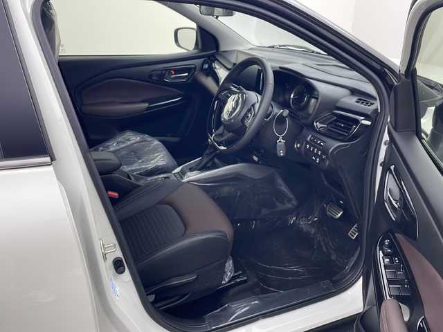 スズキ フロンクス 秋田県 2024(令6)年 0.1千km パールⅡ 4WD/純正メモリナビ　/Bluetooth/AM/FM/AppleCarPlay/AndroidAuto/全方位カメラ　/デュアルセンサーブレーキサポートII　/レーダークルーズコントロール　/パドルシフト　/レーンキープアシスト/横滑り防止装置/アイドリングストップ/ヘッドアップディスプレイ/前席シートヒーター　/LEDヘッドライト　/フォグランプ/USBポート　/スペアキー/電動パーキング/オートホールド/ヒルディセントコントロール/ダウンヒルアシスト/ステアリングスイッチ/純正アルミホイール