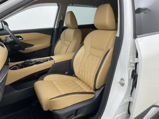 日産 エクストレイル G e－4ORCE 岡山県 2023(令5)年 2.3万km ブリリアントホワイトパール 12.3インチナビ/地デジ/Bluetooth/USB/AppleCarPlay/アラウンドビューモニター/レザーシート/シートヒーター /ビルトインETC2.0/プロパイロット /置くだけ充電/ヘッドアップディスプレイ/ブラインドスポットモニター/パワーシート /パワーバックドア /エマージェンシーブレーキ/プッシュスタート /スマートキー/パーキングアシスト/AC100V電源/インテリジェントルームミラー/純正フロアマット/純正19インチアルミホイール/新車保証書