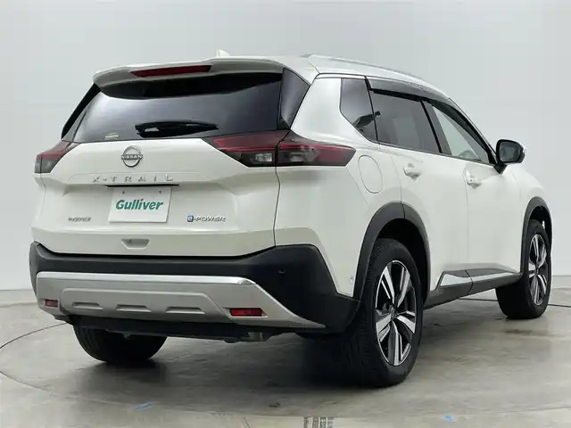 日産 エクストレイル G e－4ORCE 岡山県 2023(令5)年 2.3万km ブリリアントホワイトパール 12.3インチナビ/地デジ/Bluetooth/USB/AppleCarPlay/アラウンドビューモニター/レザーシート/シートヒーター /ビルトインETC2.0/プロパイロット /置くだけ充電/ヘッドアップディスプレイ/ブラインドスポットモニター/パワーシート /パワーバックドア /エマージェンシーブレーキ/プッシュスタート /スマートキー/パーキングアシスト/AC100V電源/インテリジェントルームミラー/純正フロアマット/純正19インチアルミホイール/新車保証書
