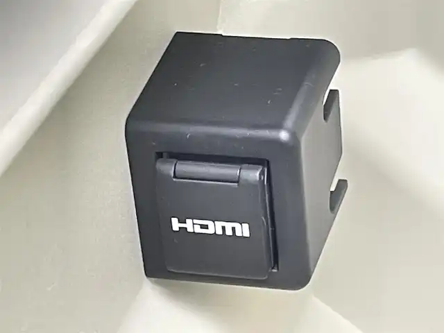 トヨタ シエンタ ハイブリッド Z 千葉県 2022(令4)年 0.9万km ホワイトパールクリスタルシャイン 禁煙車/トヨタセーフティセンス/・プリクラッシュセーフティ/・プリクラッシュセーフティブレーキ/・クリアランスソナー/・ブラインドスポットモニター/・レーンディパーチャーアラート/・レーンキープアシスト/・レーダークルーズコントロール/・パーキングアシスト/モデリスタエアロ/・フロント、サイド、リアスポイラー、リアアンダー）/両側電動ドア/純正10.5インチディスプレイオーディオ（ナビ付）/・USB/Bluetooth/フルセグTV/・ビルトインETC/・360度カメラ/革巻きステアリング/・ステアリングスイッチ/AC100電源/社外15インチAW/オートライト/・オートマチックハイビーム/・LEDヘッドライト/・フォグランプ/電動格納ウインカーミラー