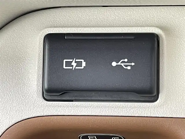 トヨタ シエンタ ハイブリッド Z 千葉県 2022(令4)年 0.9万km ホワイトパールクリスタルシャイン 禁煙車/トヨタセーフティセンス/・プリクラッシュセーフティ/・プリクラッシュセーフティブレーキ/・クリアランスソナー/・ブラインドスポットモニター/・レーンディパーチャーアラート/・レーンキープアシスト/・レーダークルーズコントロール/・パーキングアシスト/モデリスタエアロ/・フロント、サイド、リアスポイラー、リアアンダー）/両側電動ドア/純正10.5インチディスプレイオーディオ（ナビ付）/・USB/Bluetooth/フルセグTV/・ビルトインETC/・360度カメラ/革巻きステアリング/・ステアリングスイッチ/AC100電源/社外15インチAW/オートライト/・オートマチックハイビーム/・LEDヘッドライト/・フォグランプ/電動格納ウインカーミラー