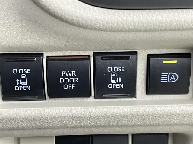 トヨタ シエンタ ハイブリッド Z 千葉県 2022(令4)年 0.9万km ホワイトパールクリスタルシャイン 禁煙車/トヨタセーフティセンス/・プリクラッシュセーフティ/・プリクラッシュセーフティブレーキ/・クリアランスソナー/・ブラインドスポットモニター/・レーンディパーチャーアラート/・レーンキープアシスト/・レーダークルーズコントロール/・パーキングアシスト/モデリスタエアロ/・フロント、サイド、リアスポイラー、リアアンダー）/両側電動ドア/純正10.5インチディスプレイオーディオ（ナビ付）/・USB/Bluetooth/フルセグTV/・ビルトインETC/・360度カメラ/革巻きステアリング/・ステアリングスイッチ/AC100電源/社外15インチAW/オートライト/・オートマチックハイビーム/・LEDヘッドライト/・フォグランプ/電動格納ウインカーミラー