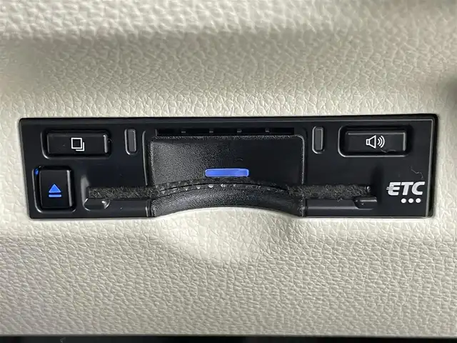 トヨタ シエンタ ハイブリッド Z 千葉県 2022(令4)年 0.9万km ホワイトパールクリスタルシャイン 禁煙車/トヨタセーフティセンス/・プリクラッシュセーフティ/・プリクラッシュセーフティブレーキ/・クリアランスソナー/・ブラインドスポットモニター/・レーンディパーチャーアラート/・レーンキープアシスト/・レーダークルーズコントロール/・パーキングアシスト/モデリスタエアロ/・フロント、サイド、リアスポイラー、リアアンダー）/両側電動ドア/純正10.5インチディスプレイオーディオ（ナビ付）/・USB/Bluetooth/フルセグTV/・ビルトインETC/・360度カメラ/革巻きステアリング/・ステアリングスイッチ/AC100電源/社外15インチAW/オートライト/・オートマチックハイビーム/・LEDヘッドライト/・フォグランプ/電動格納ウインカーミラー