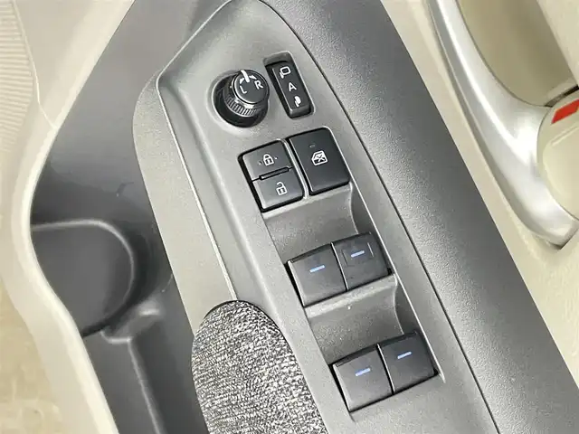 トヨタ シエンタ ハイブリッド Z 千葉県 2022(令4)年 0.9万km ホワイトパールクリスタルシャイン 禁煙車/トヨタセーフティセンス/・プリクラッシュセーフティ/・プリクラッシュセーフティブレーキ/・クリアランスソナー/・ブラインドスポットモニター/・レーンディパーチャーアラート/・レーンキープアシスト/・レーダークルーズコントロール/・パーキングアシスト/モデリスタエアロ/・フロント、サイド、リアスポイラー、リアアンダー）/両側電動ドア/純正10.5インチディスプレイオーディオ（ナビ付）/・USB/Bluetooth/フルセグTV/・ビルトインETC/・360度カメラ/革巻きステアリング/・ステアリングスイッチ/AC100電源/社外15インチAW/オートライト/・オートマチックハイビーム/・LEDヘッドライト/・フォグランプ/電動格納ウインカーミラー