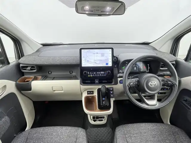 トヨタ シエンタ ハイブリッド Z 千葉県 2022(令4)年 0.9万km ホワイトパールクリスタルシャイン 禁煙車/トヨタセーフティセンス/・プリクラッシュセーフティ/・プリクラッシュセーフティブレーキ/・クリアランスソナー/・ブラインドスポットモニター/・レーンディパーチャーアラート/・レーンキープアシスト/・レーダークルーズコントロール/・パーキングアシスト/モデリスタエアロ/・フロント、サイド、リアスポイラー、リアアンダー）/両側電動ドア/純正10.5インチディスプレイオーディオ（ナビ付）/・USB/Bluetooth/フルセグTV/・ビルトインETC/・360度カメラ/革巻きステアリング/・ステアリングスイッチ/AC100電源/社外15インチAW/オートライト/・オートマチックハイビーム/・LEDヘッドライト/・フォグランプ/電動格納ウインカーミラー