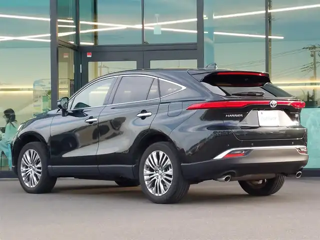 トヨタ ハリアー ハイブリッド Z 東京都 2020(令2)年 2.5万km プレシャスブラックパール メーカーオプション12.3インチナビ/(フルセグTV/Bluetooth/Miracast/AM/FM)/JBLサウンド/アラウンドビューモニター/ヘッドアップディスプレイ/トヨタセーフティセンス/レーンキープコントロール/ブラインドスポットモニター/パーキングサポートブレーキ/ロードサインアシスト/コーナーセンサー/リヤクロストラフィックアラート/パワーバックドア/D席パワーシート/前席シートヒーター/オートマチックハイビーム/ビルトインETC2.0/前後ドライブレコーダー