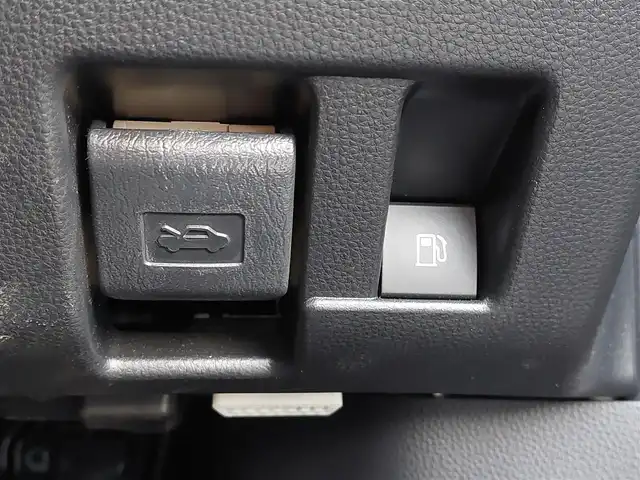 トヨタ ハリアー ハイブリッド Z 東京都 2020(令2)年 2.5万km プレシャスブラックパール メーカーオプション12.3インチナビ/(フルセグTV/Bluetooth/Miracast/AM/FM)/JBLサウンド/アラウンドビューモニター/ヘッドアップディスプレイ/トヨタセーフティセンス/レーンキープコントロール/ブラインドスポットモニター/パーキングサポートブレーキ/ロードサインアシスト/コーナーセンサー/リヤクロストラフィックアラート/パワーバックドア/D席パワーシート/前席シートヒーター/オートマチックハイビーム/ビルトインETC2.0/前後ドライブレコーダー