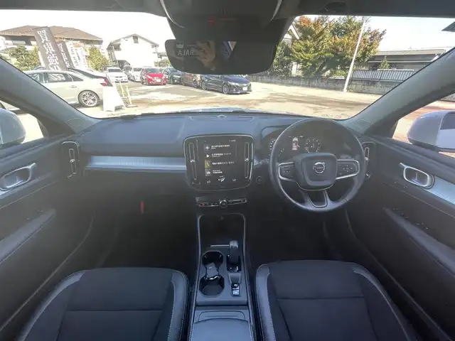 ボルボ ＸＣ４０ T4 モメンタム 栃木県 2019(令1)年 2.9万km 白 インテリセーフ/ナビ/フルセグTV/全方位カメラ/ETC/D席パワーシート/ハーフレザー/ACC/レーンキープアシスト/ブラインドスポット/クロストラフィックアラート/クリアランスソナー/Applecarplay/androidAuto/LEDヘッドライト/オートハイビーム