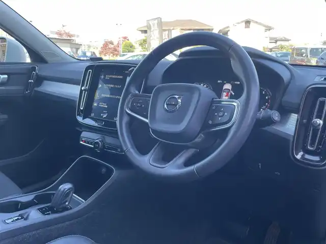 ボルボ ＸＣ４０ T4 モメンタム 栃木県 2019(令1)年 2.9万km 白 インテリセーフ/ナビ/フルセグTV/全方位カメラ/ETC/D席パワーシート/ハーフレザー/ACC/レーンキープアシスト/ブラインドスポット/クロストラフィックアラート/クリアランスソナー/Applecarplay/androidAuto/LEDヘッドライト/オートハイビーム