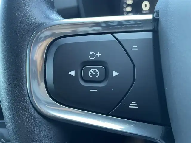 ボルボ ＸＣ４０ T4 モメンタム 栃木県 2019(令1)年 2.9万km 白 インテリセーフ/ナビ/フルセグTV/全方位カメラ/ETC/D席パワーシート/ハーフレザー/ACC/レーンキープアシスト/ブラインドスポット/クロストラフィックアラート/クリアランスソナー/Applecarplay/androidAuto/LEDヘッドライト/オートハイビーム