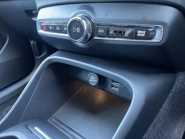 ボルボ ＸＣ４０ T4 モメンタム 栃木県 2019(令1)年 2.9万km 白 インテリセーフ/ナビ/フルセグTV/全方位カメラ/ETC/D席パワーシート/ハーフレザー/ACC/レーンキープアシスト/ブラインドスポット/クロストラフィックアラート/クリアランスソナー/Applecarplay/androidAuto/LEDヘッドライト/オートハイビーム