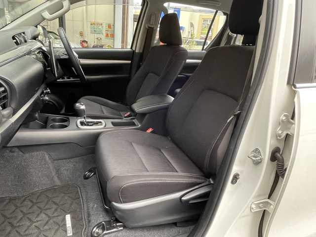 トヨタ ハイラックス Z 福島県 2021(令3)年 3.9万km スーパーホワイトⅡ 衝突被害軽減ブレーキ/レーンキープアシスト/レーダークルーズコントロール/リヤデフロック/LEDヘッドライト/オートライト/純正アルミホイール/純正フロアマット/アルパインナビ（CD・DVD・BT・TV）/バックカメラ/ハードトノカバー