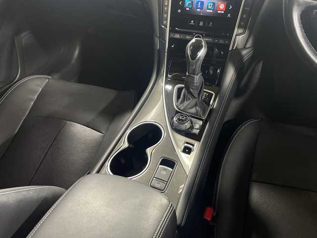 日産 スカイライン ハイブリッド GT タイプP 神奈川県 2020(令2)年 6.7万km スーパーブラック 純正HDDツインディスプレイナビ(8インチワイド＆7インチワイド）/プロパイロット2.0/アラウンドビューモニター/LEDヘッドライト/シートヒーター/ETC2.0/ドライブレコーダー/スマートキー/追従式クルーズコントロール/純正18インチAW/スマートキー/衝突被害軽減システム/車線逸脱警報/レザーシート/横滑り防止装置/ヘッドアップディスプレイ/アイドリングストップ/オートライト/ウィンカーミラー/電動格納ミラー/プッシュスタート/フロアマット/取扱説明書/保証書