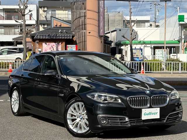ＢＭＷ ５２３ｉ イノベーター 愛知県 2014(平26)年 10.6万km サファイアブラックP /禁煙車//純正ナビ//地デジTV//AM・FM・CD・DVD・Bluetooth//バックカメラ//ETC//ドライブレコーダー//プッシュスタート//クルーズコントロール//コーナーセンサー//クリアランスソナー//ブレーキアシスト//パワーシート//ヒートシーター//盗難防止システム//ステアリングチルト機構//本革巻きステア//横滑り防止システム//オートマチックホールド//保証書//取扱説明書//記録簿