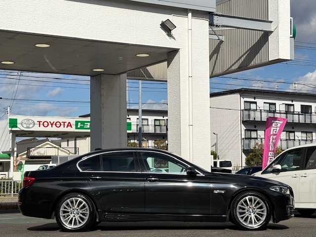 ＢＭＷ ５２３ｉ イノベーター 愛知県 2014(平26)年 10.6万km サファイアブラックP /禁煙車//純正ナビ//地デジTV//AM・FM・CD・DVD・Bluetooth//バックカメラ//ETC//ドライブレコーダー//プッシュスタート//クルーズコントロール//コーナーセンサー//クリアランスソナー//ブレーキアシスト//パワーシート//ヒートシーター//盗難防止システム//ステアリングチルト機構//本革巻きステア//横滑り防止システム//オートマチックホールド//保証書//取扱説明書//記録簿