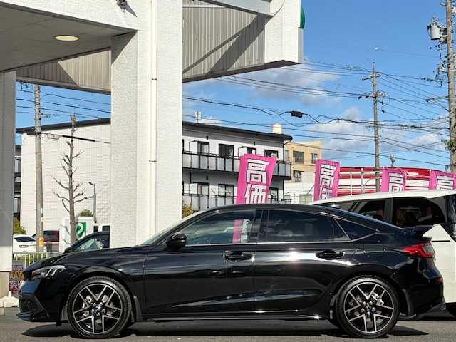 ＢＭＷ ５２３ｉ イノベーター 愛知県 2014(平26)年 10.6万km サファイアブラックP /禁煙車//純正ナビ//地デジTV//AM・FM・CD・DVD・Bluetooth//バックカメラ//ETC//ドライブレコーダー//プッシュスタート//クルーズコントロール//コーナーセンサー//クリアランスソナー//ブレーキアシスト//パワーシート//ヒートシーター//盗難防止システム//ステアリングチルト機構//本革巻きステア//横滑り防止システム//オートマチックホールド//保証書//取扱説明書//記録簿