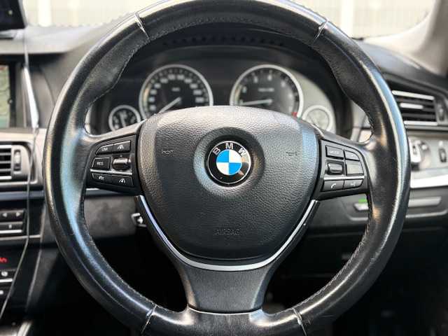 ＢＭＷ ５２３ｉ イノベーター 愛知県 2014(平26)年 10.6万km サファイアブラックP /禁煙車//純正ナビ//地デジTV//AM・FM・CD・DVD・Bluetooth//バックカメラ//ETC//ドライブレコーダー//プッシュスタート//クルーズコントロール//コーナーセンサー//クリアランスソナー//ブレーキアシスト//パワーシート//ヒートシーター//盗難防止システム//ステアリングチルト機構//本革巻きステア//横滑り防止システム//オートマチックホールド//保証書//取扱説明書//記録簿