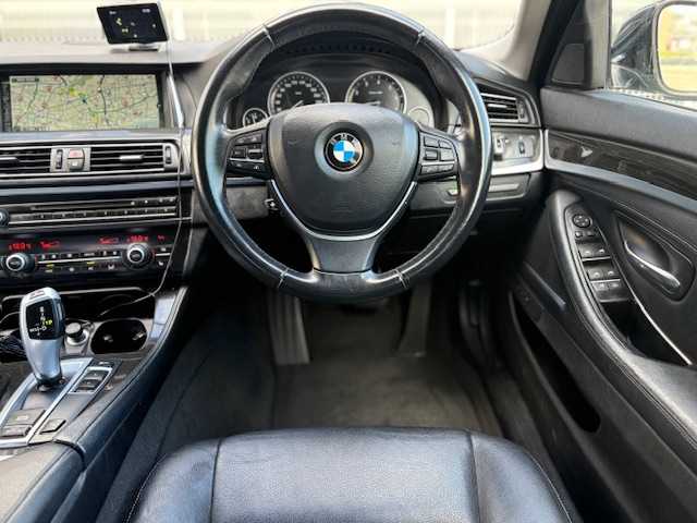 ＢＭＷ ５２３ｉ イノベーター 愛知県 2014(平26)年 10.6万km サファイアブラックP /禁煙車//純正ナビ//地デジTV//AM・FM・CD・DVD・Bluetooth//バックカメラ//ETC//ドライブレコーダー//プッシュスタート//クルーズコントロール//コーナーセンサー//クリアランスソナー//ブレーキアシスト//パワーシート//ヒートシーター//盗難防止システム//ステアリングチルト機構//本革巻きステア//横滑り防止システム//オートマチックホールド//保証書//取扱説明書//記録簿