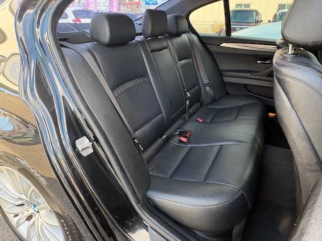 ＢＭＷ ５２３ｉ イノベーター 愛知県 2014(平26)年 10.6万km サファイアブラックP /禁煙車//純正ナビ//地デジTV//AM・FM・CD・DVD・Bluetooth//バックカメラ//ETC//ドライブレコーダー//プッシュスタート//クルーズコントロール//コーナーセンサー//クリアランスソナー//ブレーキアシスト//パワーシート//ヒートシーター//盗難防止システム//ステアリングチルト機構//本革巻きステア//横滑り防止システム//オートマチックホールド//保証書//取扱説明書//記録簿