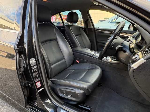 ＢＭＷ ５２３ｉ イノベーター 愛知県 2014(平26)年 10.6万km サファイアブラックP /禁煙車//純正ナビ//地デジTV//AM・FM・CD・DVD・Bluetooth//バックカメラ//ETC//ドライブレコーダー//プッシュスタート//クルーズコントロール//コーナーセンサー//クリアランスソナー//ブレーキアシスト//パワーシート//ヒートシーター//盗難防止システム//ステアリングチルト機構//本革巻きステア//横滑り防止システム//オートマチックホールド//保証書//取扱説明書//記録簿