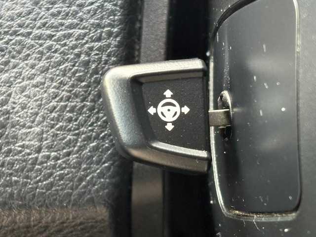 ＢＭＷ ５２３ｉ イノベーター 愛知県 2014(平26)年 10.6万km サファイアブラックP /禁煙車//純正ナビ//地デジTV//AM・FM・CD・DVD・Bluetooth//バックカメラ//ETC//ドライブレコーダー//プッシュスタート//クルーズコントロール//コーナーセンサー//クリアランスソナー//ブレーキアシスト//パワーシート//ヒートシーター//盗難防止システム//ステアリングチルト機構//本革巻きステア//横滑り防止システム//オートマチックホールド//保証書//取扱説明書//記録簿