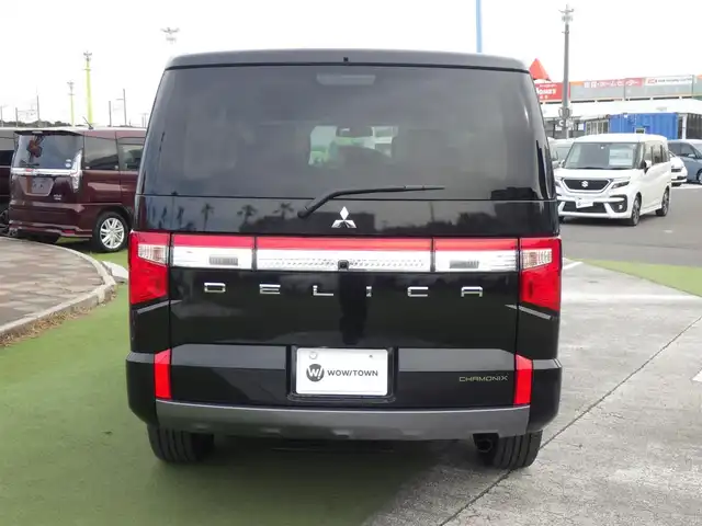三菱 デリカＤ：５ シャモニー 千葉県 2025(令7)年 0.1千km 黒Ⅱ CHAMONIX (8人)　4WD　e-Assist/オリジナルナビ取付パッケージ＋リアモニター取付パッケージ(25/300)　ステップレス　（8人）D:5専用11型ナビゲーション(322/300)/e-Assist/・衝突被害軽減ブレーキシステム（FCM）/・車線逸脱警報システム（LDW）/・レーダークルーズコントロールシステム（ACC）/・誤発進抑制機能（前進＆後退時）（UMS）/・オートマチックハイビーム[AHB]/エレクトリックテールゲート/両側パワースライドドア/純正メモリーナビ/地デジTV/【DVD/CD再生機能　Bluetooth接続】/【Apple CarPlay　Android Auto対応】/マルチアラウンドモニター/革巻きステアリング/ステアリングスイッチ/パドルシフト/運転席パワーシート/ハーフレザーシート/前席シートヒーター/LEDヘッドライト/フォグライト/ウインカーミラー/純正18インチアルミホイル/サイド/カーテンエアバッグ/スマートキー