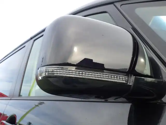 三菱 デリカＤ：５ シャモニー 千葉県 2025(令7)年 0.1千km 黒Ⅱ CHAMONIX (8人)　4WD　e-Assist/オリジナルナビ取付パッケージ＋リアモニター取付パッケージ(25/300)　ステップレス　（8人）D:5専用11型ナビゲーション(322/300)/e-Assist/・衝突被害軽減ブレーキシステム（FCM）/・車線逸脱警報システム（LDW）/・レーダークルーズコントロールシステム（ACC）/・誤発進抑制機能（前進＆後退時）（UMS）/・オートマチックハイビーム[AHB]/エレクトリックテールゲート/両側パワースライドドア/純正メモリーナビ/地デジTV/【DVD/CD再生機能　Bluetooth接続】/【Apple CarPlay　Android Auto対応】/マルチアラウンドモニター/革巻きステアリング/ステアリングスイッチ/パドルシフト/運転席パワーシート/ハーフレザーシート/前席シートヒーター/LEDヘッドライト/フォグライト/ウインカーミラー/純正18インチアルミホイル/サイド/カーテンエアバッグ/スマートキー