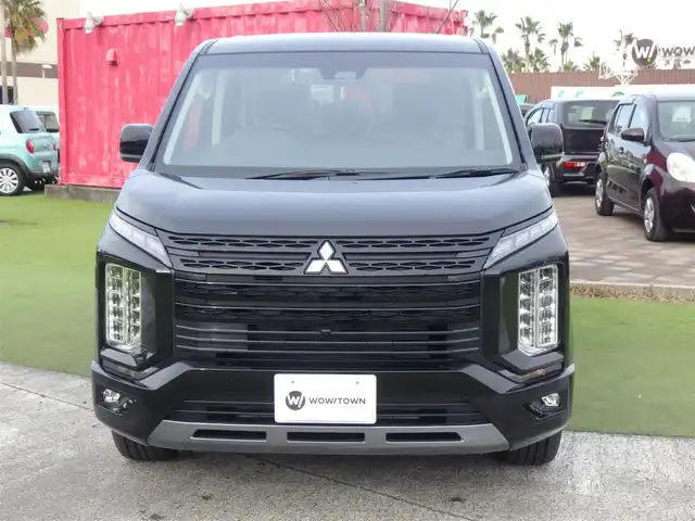 三菱 デリカＤ：５ シャモニー 千葉県 2025(令7)年 0.1千km 黒Ⅱ CHAMONIX (8人)　4WD　e-Assist/オリジナルナビ取付パッケージ＋リアモニター取付パッケージ(25/300)　ステップレス　（8人）D:5専用11型ナビゲーション(322/300)/e-Assist/・衝突被害軽減ブレーキシステム（FCM）/・車線逸脱警報システム（LDW）/・レーダークルーズコントロールシステム（ACC）/・誤発進抑制機能（前進＆後退時）（UMS）/・オートマチックハイビーム[AHB]/エレクトリックテールゲート/両側パワースライドドア/純正メモリーナビ/地デジTV/【DVD/CD再生機能　Bluetooth接続】/【Apple CarPlay　Android Auto対応】/マルチアラウンドモニター/革巻きステアリング/ステアリングスイッチ/パドルシフト/運転席パワーシート/ハーフレザーシート/前席シートヒーター/LEDヘッドライト/フォグライト/ウインカーミラー/純正18インチアルミホイル/サイド/カーテンエアバッグ/スマートキー