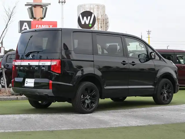 三菱 デリカＤ：５ シャモニー 千葉県 2025(令7)年 0.1千km 黒Ⅱ CHAMONIX (8人)　4WD　e-Assist/オリジナルナビ取付パッケージ＋リアモニター取付パッケージ(25/300)　ステップレス　（8人）D:5専用11型ナビゲーション(322/300)/e-Assist/・衝突被害軽減ブレーキシステム（FCM）/・車線逸脱警報システム（LDW）/・レーダークルーズコントロールシステム（ACC）/・誤発進抑制機能（前進＆後退時）（UMS）/・オートマチックハイビーム[AHB]/エレクトリックテールゲート/両側パワースライドドア/純正メモリーナビ/地デジTV/【DVD/CD再生機能　Bluetooth接続】/【Apple CarPlay　Android Auto対応】/マルチアラウンドモニター/革巻きステアリング/ステアリングスイッチ/パドルシフト/運転席パワーシート/ハーフレザーシート/前席シートヒーター/LEDヘッドライト/フォグライト/ウインカーミラー/純正18インチアルミホイル/サイド/カーテンエアバッグ/スマートキー