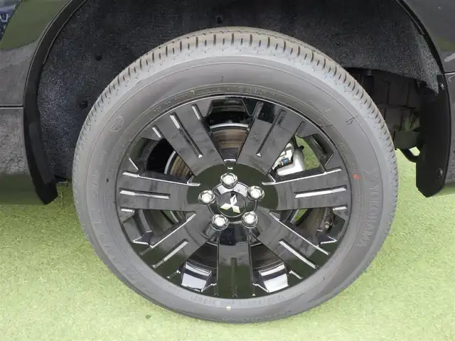 三菱 デリカＤ：５ シャモニー 千葉県 2025(令7)年 0.1千km 黒Ⅱ CHAMONIX (8人)　4WD　e-Assist/オリジナルナビ取付パッケージ＋リアモニター取付パッケージ(25/300)　ステップレス　（8人）D:5専用11型ナビゲーション(322/300)/e-Assist/・衝突被害軽減ブレーキシステム（FCM）/・車線逸脱警報システム（LDW）/・レーダークルーズコントロールシステム（ACC）/・誤発進抑制機能（前進＆後退時）（UMS）/・オートマチックハイビーム[AHB]/エレクトリックテールゲート/両側パワースライドドア/純正メモリーナビ/地デジTV/【DVD/CD再生機能　Bluetooth接続】/【Apple CarPlay　Android Auto対応】/マルチアラウンドモニター/革巻きステアリング/ステアリングスイッチ/パドルシフト/運転席パワーシート/ハーフレザーシート/前席シートヒーター/LEDヘッドライト/フォグライト/ウインカーミラー/純正18インチアルミホイル/サイド/カーテンエアバッグ/スマートキー