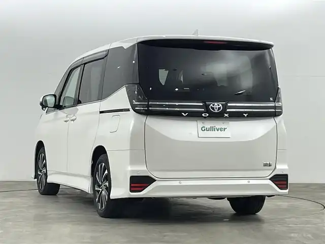 トヨタ ヴォクシー ハイブリッド S－Z 福島県 2024(令6)年 2.7万km ホワイトパールクリスタルシャイン セーフティセンス　/・プリクラッシュセーフティ　/・レーンディパーチャーアラート　/・レーントレーシングアシスト/・アダプティブハイビームシステム/・レーダークルーズコントロール　/・ロードサインアシスト/・ドライバー異常時対応システム/・プロアクティブドライビングアシスト/純正ナビゲーション/・Bluetooth/TV/CD/DVD/USB AM・FM/HDMI/applecarplay/androidauto/・バックカメラ/・ETC/ドライブレコーダー/両側パワースライドドア/革巻きステアリング/・ステアリングスイッチ/ハーフレザーシート/・シートヒーター/純正フロアマット/プッシュスタート/・スマートキー/ドアバイザー/電装格納ウィンカーミラー/電子パーキング/・オートホールド