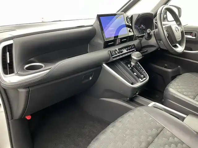 トヨタ ヴォクシー ハイブリッド S－Z 福島県 2024(令6)年 2.7万km ホワイトパールクリスタルシャイン セーフティセンス　/・プリクラッシュセーフティ　/・レーンディパーチャーアラート　/・レーントレーシングアシスト/・アダプティブハイビームシステム/・レーダークルーズコントロール　/・ロードサインアシスト/・ドライバー異常時対応システム/・プロアクティブドライビングアシスト/純正ナビゲーション/・Bluetooth/TV/CD/DVD/USB AM・FM/HDMI/applecarplay/androidauto/・バックカメラ/・ETC/ドライブレコーダー/両側パワースライドドア/革巻きステアリング/・ステアリングスイッチ/ハーフレザーシート/・シートヒーター/純正フロアマット/プッシュスタート/・スマートキー/ドアバイザー/電装格納ウィンカーミラー/電子パーキング/・オートホールド