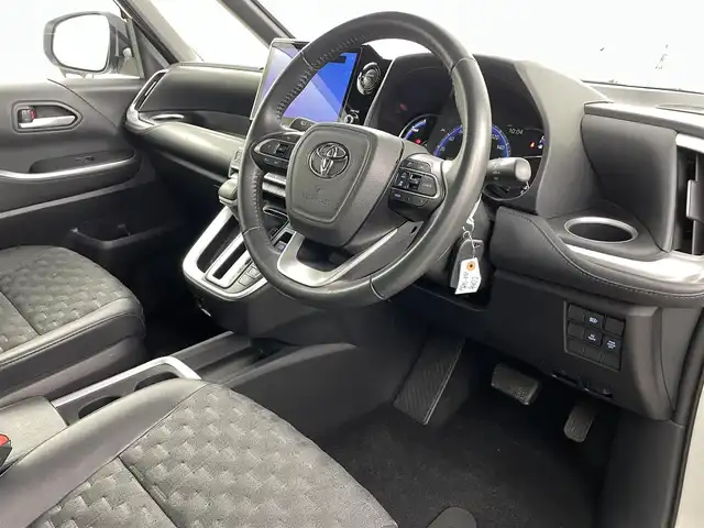 トヨタ ヴォクシー ハイブリッド S－Z 福島県 2024(令6)年 2.7万km ホワイトパールクリスタルシャイン セーフティセンス　/・プリクラッシュセーフティ　/・レーンディパーチャーアラート　/・レーントレーシングアシスト/・アダプティブハイビームシステム/・レーダークルーズコントロール　/・ロードサインアシスト/・ドライバー異常時対応システム/・プロアクティブドライビングアシスト/純正ナビゲーション/・Bluetooth/TV/CD/DVD/USB AM・FM/HDMI/applecarplay/androidauto/・バックカメラ/・ETC/ドライブレコーダー/両側パワースライドドア/革巻きステアリング/・ステアリングスイッチ/ハーフレザーシート/・シートヒーター/純正フロアマット/プッシュスタート/・スマートキー/ドアバイザー/電装格納ウィンカーミラー/電子パーキング/・オートホールド