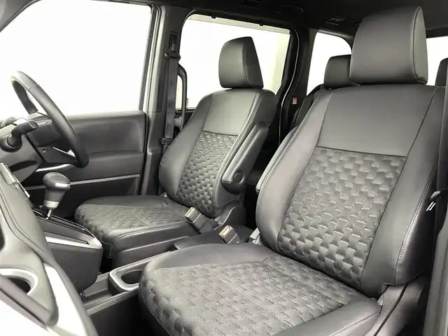 トヨタ ヴォクシー ハイブリッド S－Z 福島県 2024(令6)年 2.7万km ホワイトパールクリスタルシャイン セーフティセンス　/・プリクラッシュセーフティ　/・レーンディパーチャーアラート　/・レーントレーシングアシスト/・アダプティブハイビームシステム/・レーダークルーズコントロール　/・ロードサインアシスト/・ドライバー異常時対応システム/・プロアクティブドライビングアシスト/純正ナビゲーション/・Bluetooth/TV/CD/DVD/USB AM・FM/HDMI/applecarplay/androidauto/・バックカメラ/・ETC/ドライブレコーダー/両側パワースライドドア/革巻きステアリング/・ステアリングスイッチ/ハーフレザーシート/・シートヒーター/純正フロアマット/プッシュスタート/・スマートキー/ドアバイザー/電装格納ウィンカーミラー/電子パーキング/・オートホールド