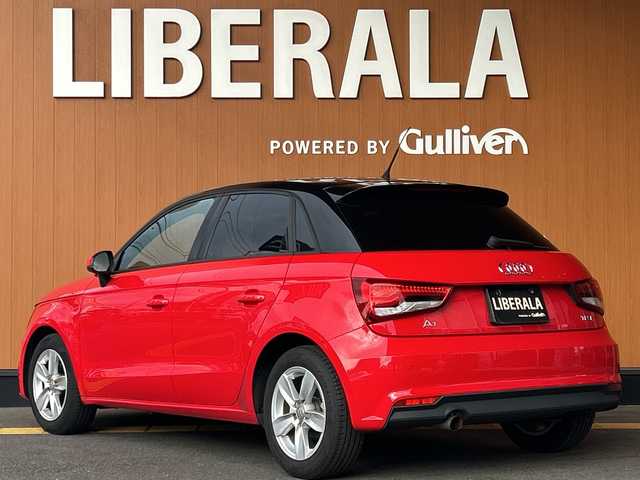 アウディ Ａ１ SB 1．0TFSI 高知県 2017(平29)年 5万km ミサノレッドパールエフェクト 登録時走行距離　50015km/純正ナビ(Audi multimedia)/【CD/DVD/フルセグTV】/ETC/オートライト/純正HIDライト/ヘッドライトレベライザー/スマートキー/プッシュスタート/アイドリングストップ/純正アルミホイール 15インチ/純正フロアマット/スペアキー×1【スマートキー】/新車時整備手帳（保証書）/取扱説明書/記録簿有(R4/2、R6/2)