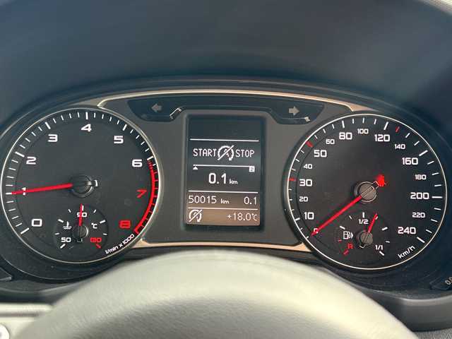 アウディ Ａ１ SB 1．0TFSI 高知県 2017(平29)年 5万km ミサノレッドパールエフェクト 登録時走行距離　50015km/純正ナビ(Audi multimedia)/【CD/DVD/フルセグTV】/ETC/オートライト/純正HIDライト/ヘッドライトレベライザー/スマートキー/プッシュスタート/アイドリングストップ/純正アルミホイール 15インチ/純正フロアマット/スペアキー×1【スマートキー】/新車時整備手帳（保証書）/取扱説明書/記録簿有(R4/2、R6/2)