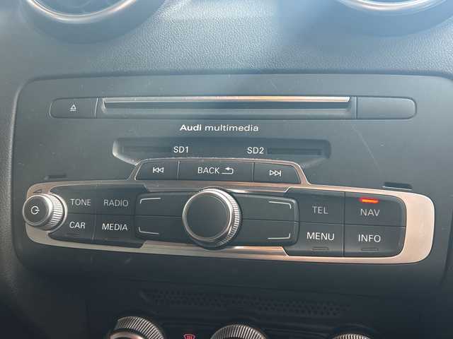 アウディ Ａ１ SB 1．0TFSI 高知県 2017(平29)年 5万km ミサノレッドパールエフェクト 登録時走行距離　50015km/純正ナビ(Audi multimedia)/【CD/DVD/フルセグTV】/ETC/オートライト/純正HIDライト/ヘッドライトレベライザー/スマートキー/プッシュスタート/アイドリングストップ/純正アルミホイール 15インチ/純正フロアマット/スペアキー×1【スマートキー】/新車時整備手帳（保証書）/取扱説明書/記録簿有(R4/2、R6/2)