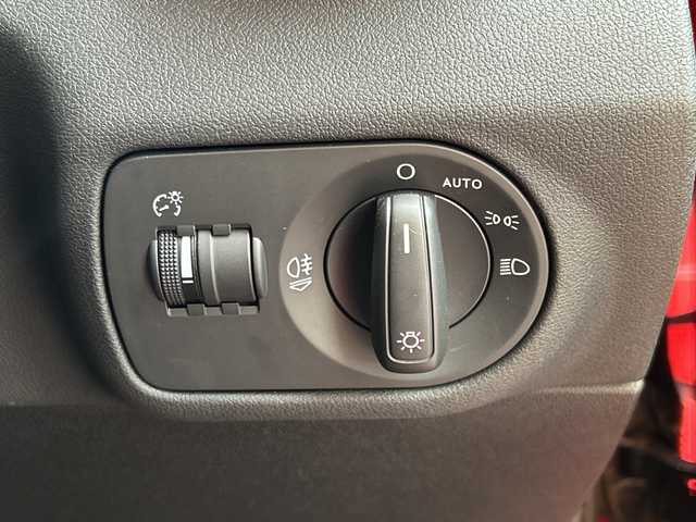 アウディ Ａ１ SB 1．0TFSI 高知県 2017(平29)年 5万km ミサノレッドパールエフェクト 登録時走行距離　50015km/純正ナビ(Audi multimedia)/【CD/DVD/フルセグTV】/ETC/オートライト/純正HIDライト/ヘッドライトレベライザー/スマートキー/プッシュスタート/アイドリングストップ/純正アルミホイール 15インチ/純正フロアマット/スペアキー×1【スマートキー】/新車時整備手帳（保証書）/取扱説明書/記録簿有(R4/2、R6/2)