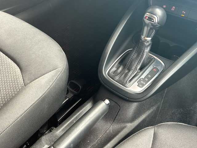 アウディ Ａ１ SB 1．0TFSI 高知県 2017(平29)年 5万km ミサノレッドパールエフェクト 登録時走行距離　50015km/純正ナビ(Audi multimedia)/【CD/DVD/フルセグTV】/ETC/オートライト/純正HIDライト/ヘッドライトレベライザー/スマートキー/プッシュスタート/アイドリングストップ/純正アルミホイール 15インチ/純正フロアマット/スペアキー×1【スマートキー】/新車時整備手帳（保証書）/取扱説明書/記録簿有(R4/2、R6/2)