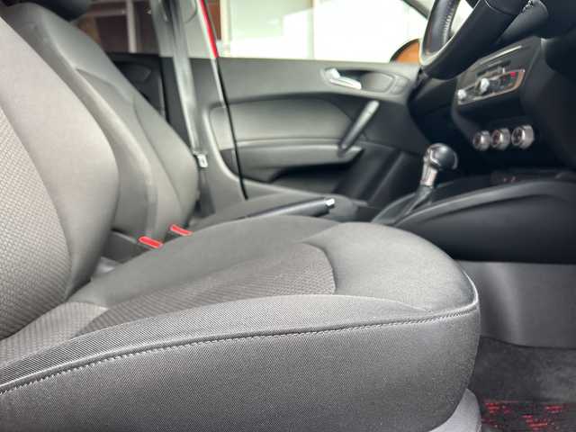 アウディ Ａ１ SB 1．0TFSI 高知県 2017(平29)年 5万km ミサノレッドパールエフェクト 登録時走行距離　50015km/純正ナビ(Audi multimedia)/【CD/DVD/フルセグTV】/ETC/オートライト/純正HIDライト/ヘッドライトレベライザー/スマートキー/プッシュスタート/アイドリングストップ/純正アルミホイール 15インチ/純正フロアマット/スペアキー×1【スマートキー】/新車時整備手帳（保証書）/取扱説明書/記録簿有(R4/2、R6/2)