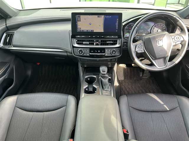 トヨタ クラウン ハイブリッド RS 和歌山県 2021(令3)年 4.4万km プレシャスホワイトパール 純正メーカーナビ/バックカメラ/フルセグTV/プリクラッシュセーフティー/レーダークルーズコントロール/ブラインドスポットモニター/クリアランスソナー/純正アルミホイール/純正フロアマット/ハーフレザーシート/ビルトインETC/パワーシート/シートヒーター/LEDヘッドライト/フォグランプ/オートライト/オートマチックハイビーム